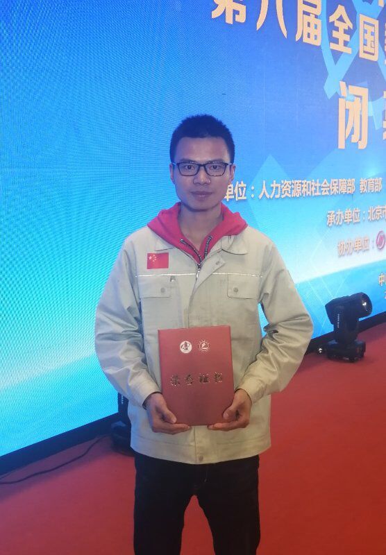 優秀畢業生:李劍雄