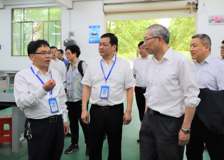 人社部副部長湯濤一行到我系實訓練功場現場指導