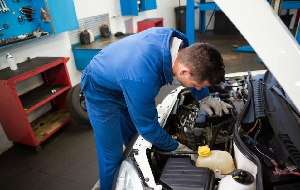 汽車(chē)維修專(zhuān)業(yè)介紹（技師0403-2；高技0403-3；中技0403-4）