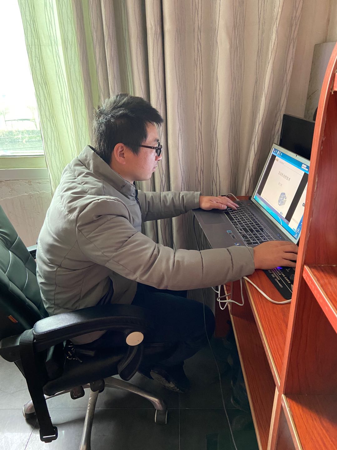 星級(jí)教師--黃文凱