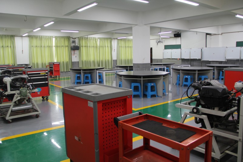 汽車底盤電控一體化實訓室