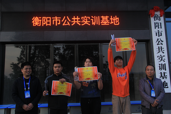 汽車工程系開(kāi)展拔河比賽