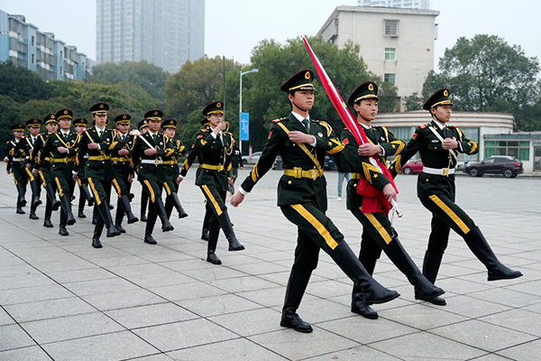 學(xué)院舉行升旗儀式暨國旗下的講話活動