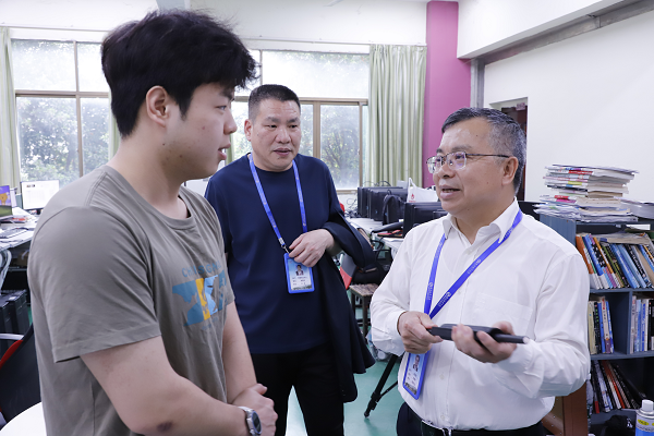 學(xué)院黨委書記肖春林調(diào)研大學(xué)生創(chuàng)新創(chuàng)業(yè)工作