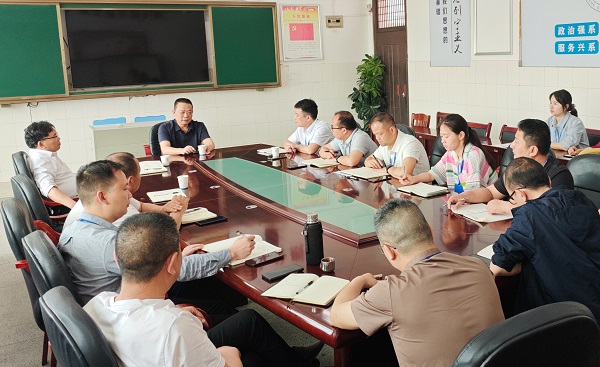 學院院長廖與飛調研交通工程學院