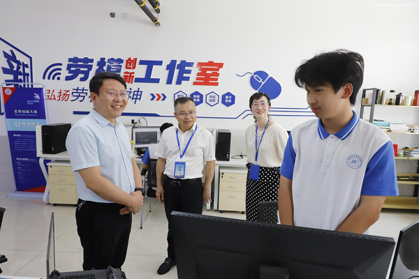 省人社廳專家組一行來我院調研