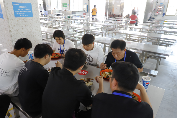 機關第一黨支部開展“美好‘食’光、有愛‘餐’與”主題黨日活動