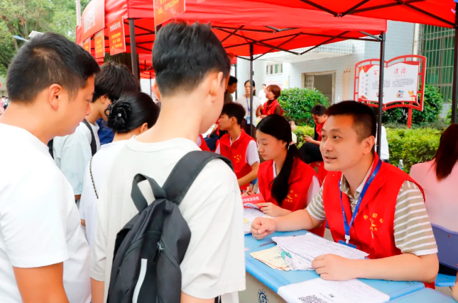 迎新季 | 點亮匠心,助力夢想!2025級班主任已就位!