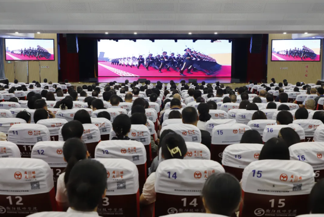 衡陽技師學院師生收看紀念中國人民抗日戰(zhàn)爭暨世界反法西斯戰(zhàn)爭勝利80周年大會