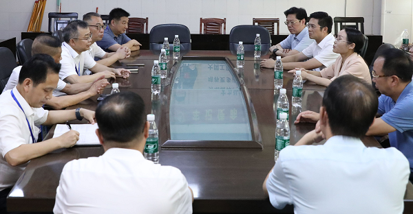 雁峰區(qū)委書記王燕走訪慰問我院教師