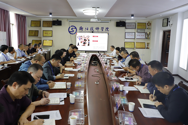 學(xué)院黨委理論學(xué)習(xí)中心組(擴(kuò)大)舉行2025年第9次集體學(xué)習(xí)