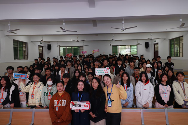 學院舉辦“民族團結一家親”示范性宣講活動