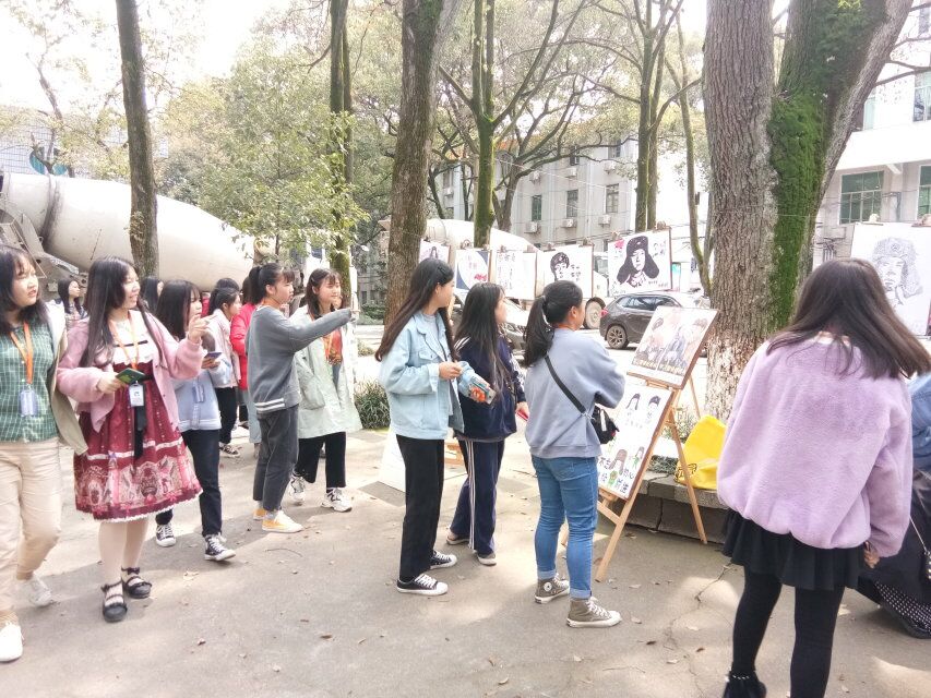 模具設計與制造系雷鋒月宣傳畫展成功舉辦