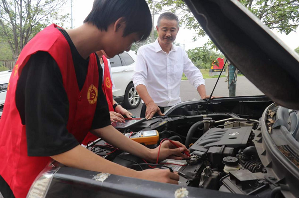 衡陽(yáng)技師學(xué)院:青春志愿紅扮靚美麗鄉(xiāng)村