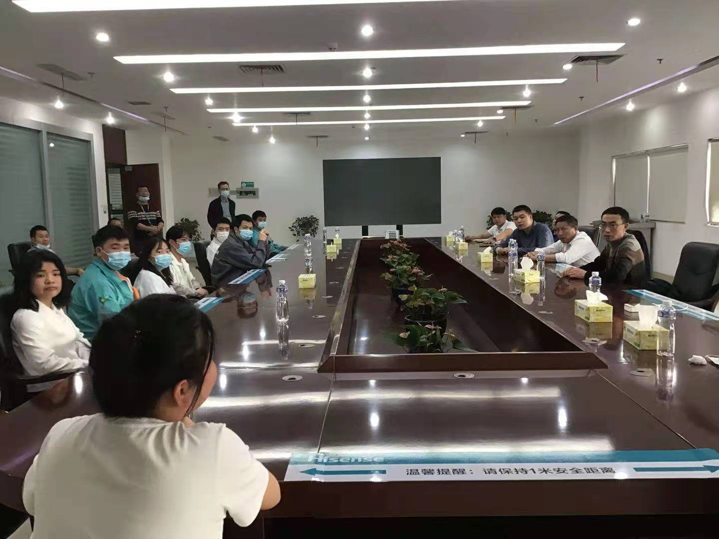 學院領導下企業,與跟崗實習學生進行交流座談